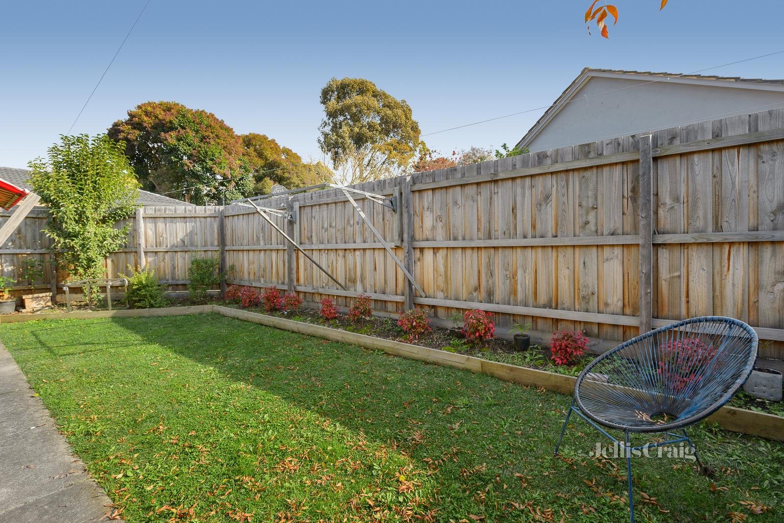 8 Barclay Avenue, Croydon image 5