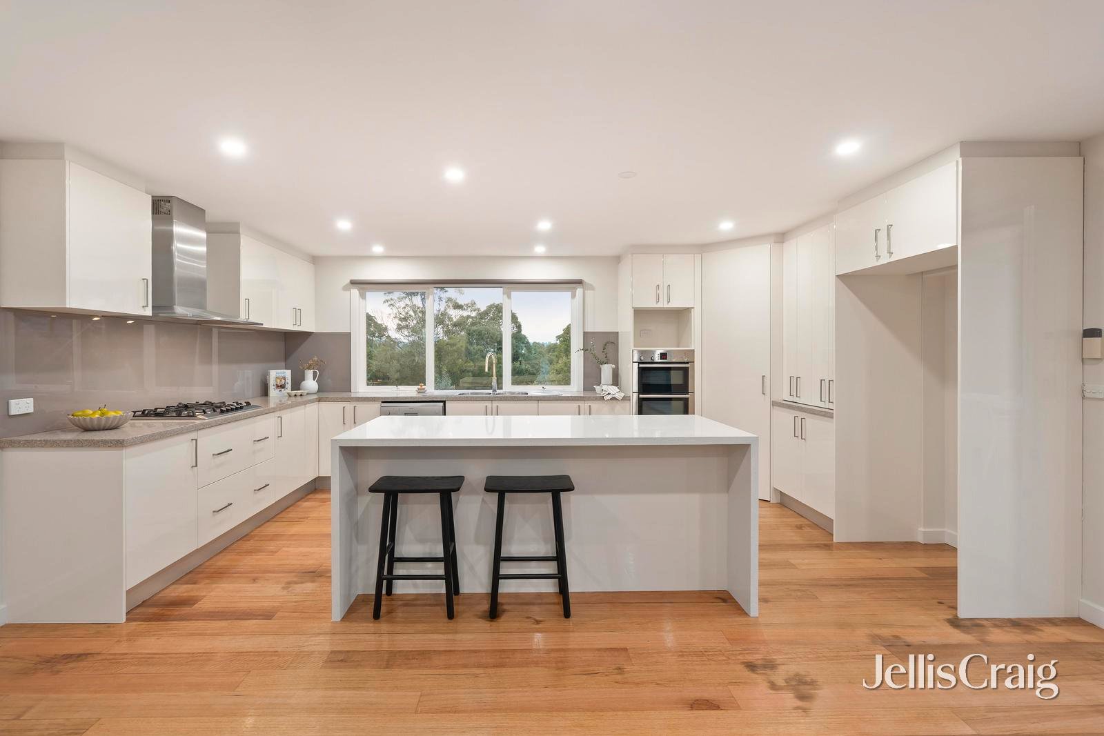 8 Barina Avenue, Mooroolbark image 4