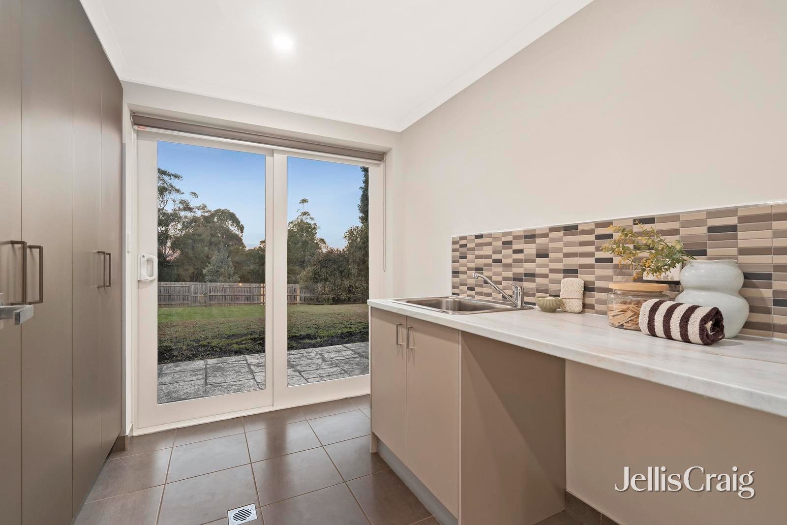 8 Barina Avenue, Mooroolbark image 15