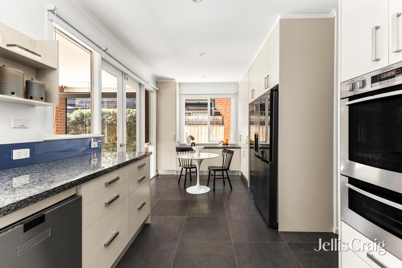 8 Bates Drive, Williamstown image 4