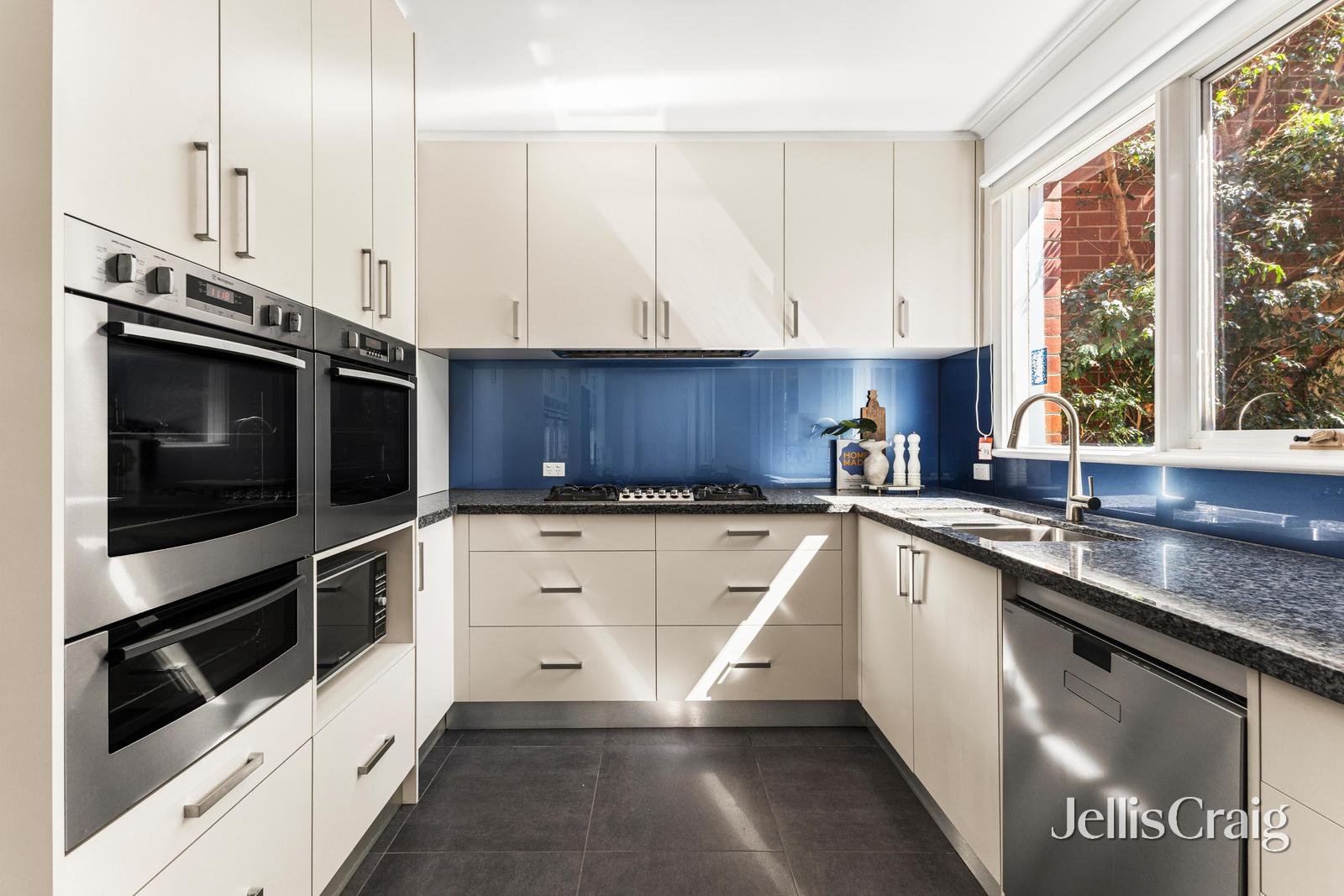 8 Bates Drive, Williamstown image 5