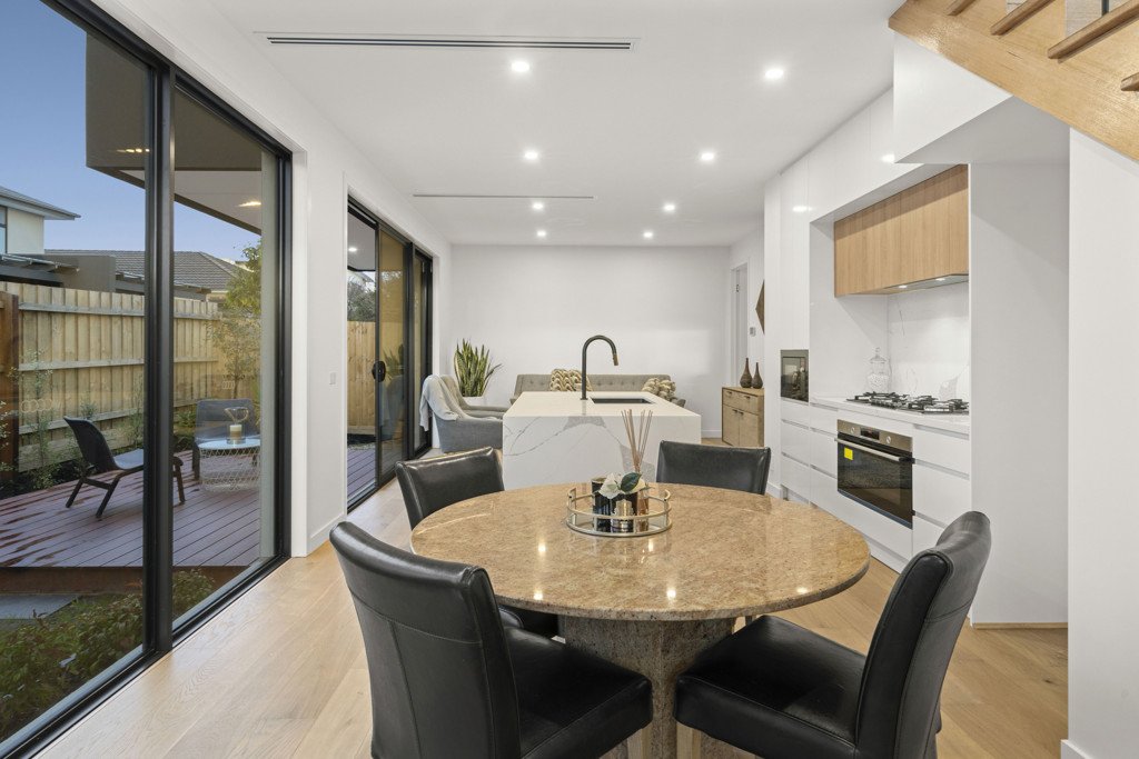 8 Baylon Street, Bentleigh image 2