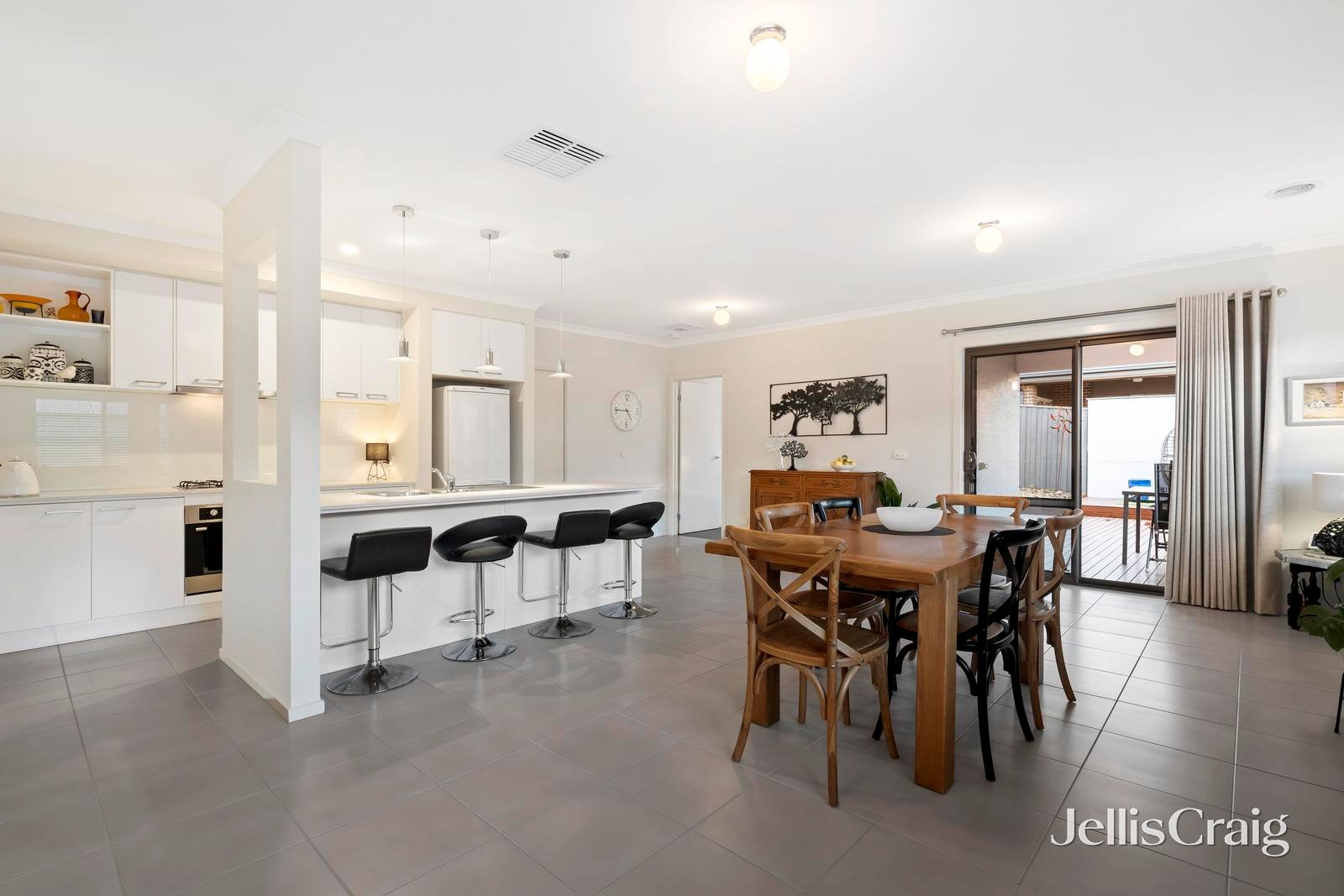 8 Beatty Avenue, Croydon image 3