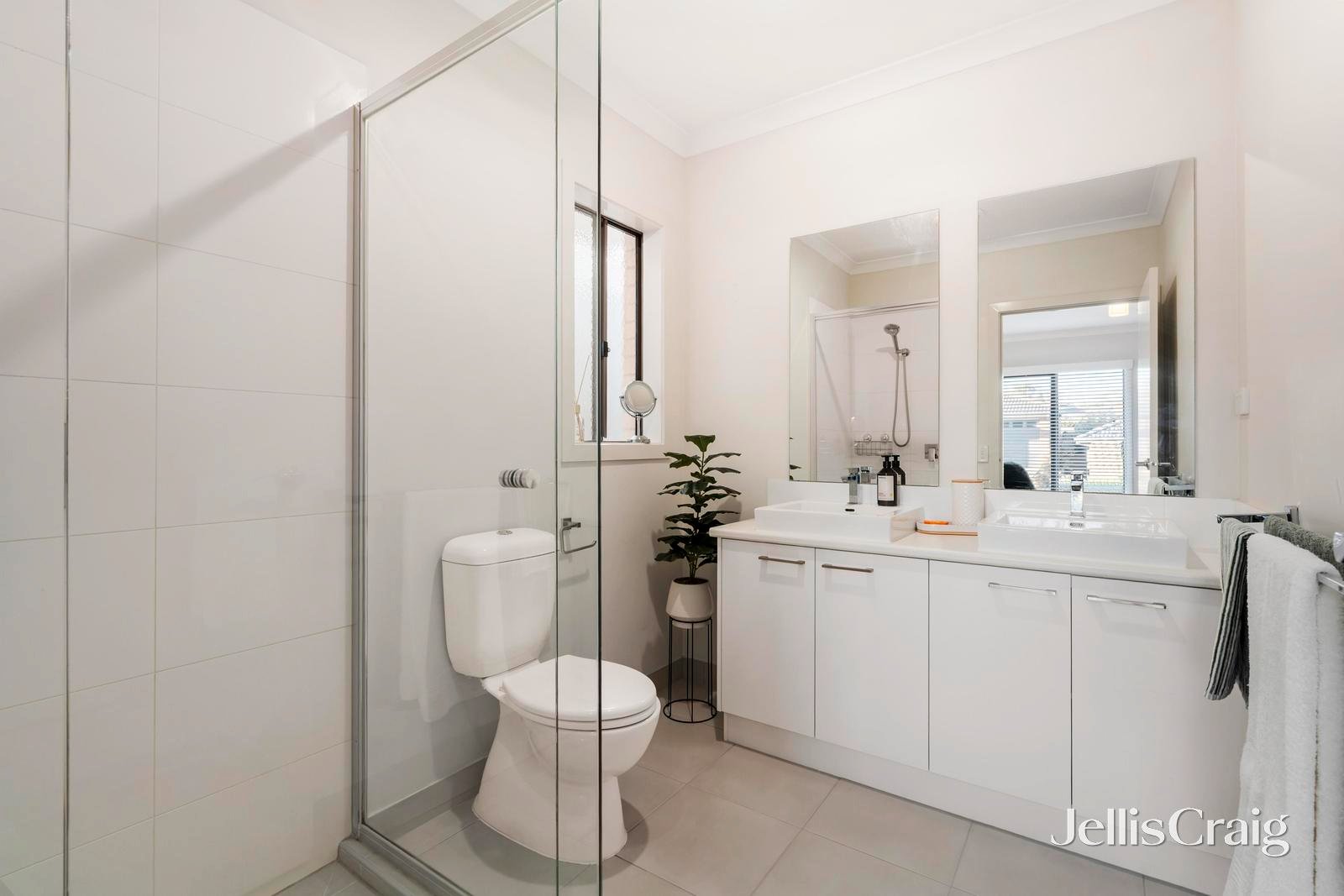 8 Beatty Avenue, Croydon image 9