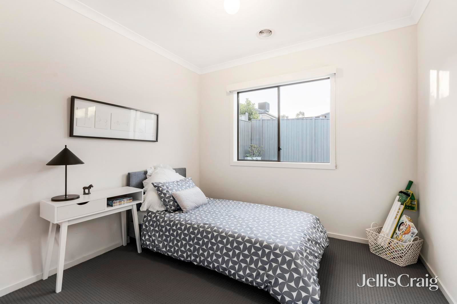 8 Beatty Avenue, Croydon image 11