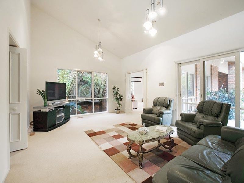 8 Berkefeld Court, Templestowe image 6
