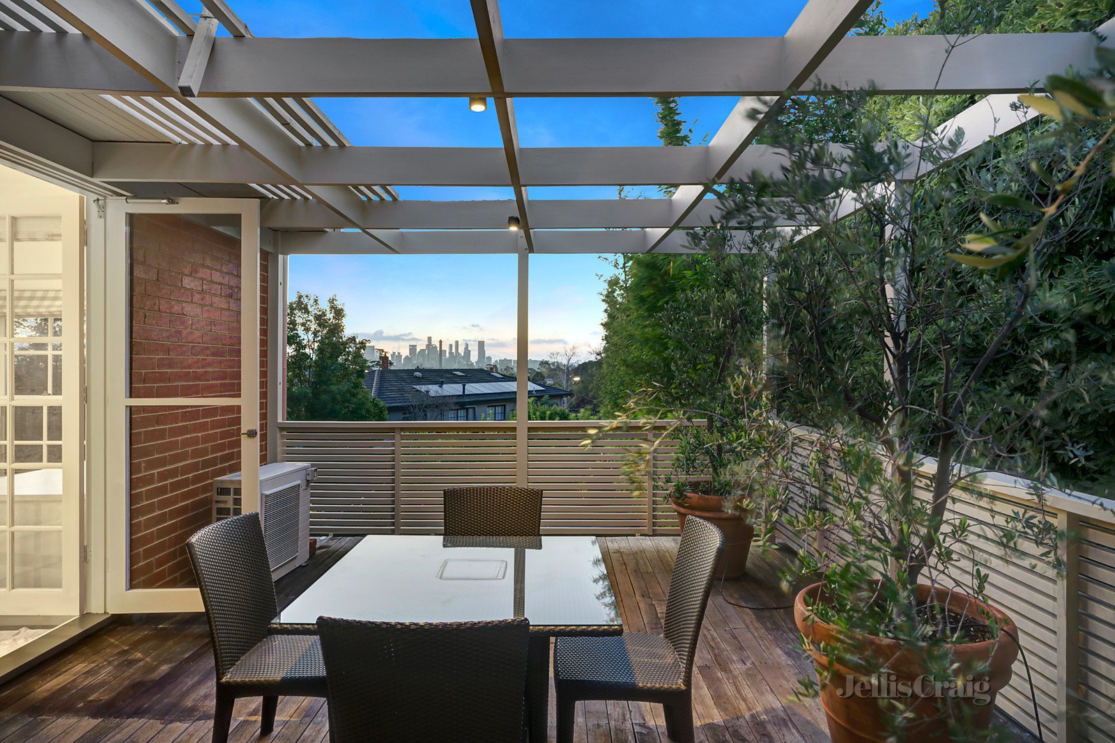 8 Berkeley Court, Kew image 9