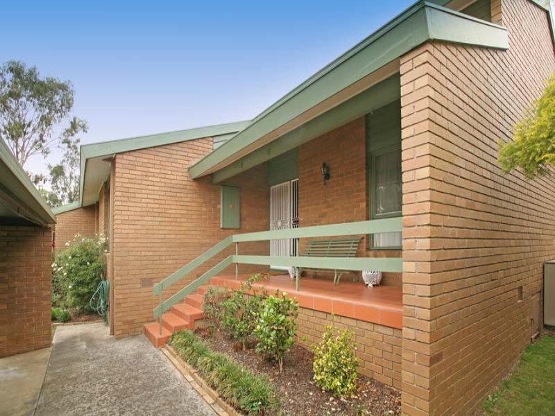 8 Boardman Close, Box Hill South image 1
