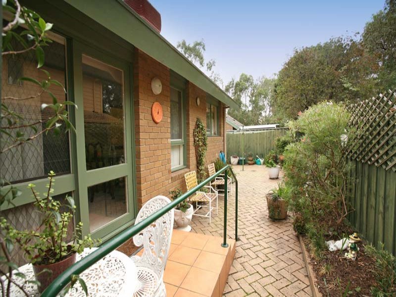 8 Boardman Close, Box Hill South image 6