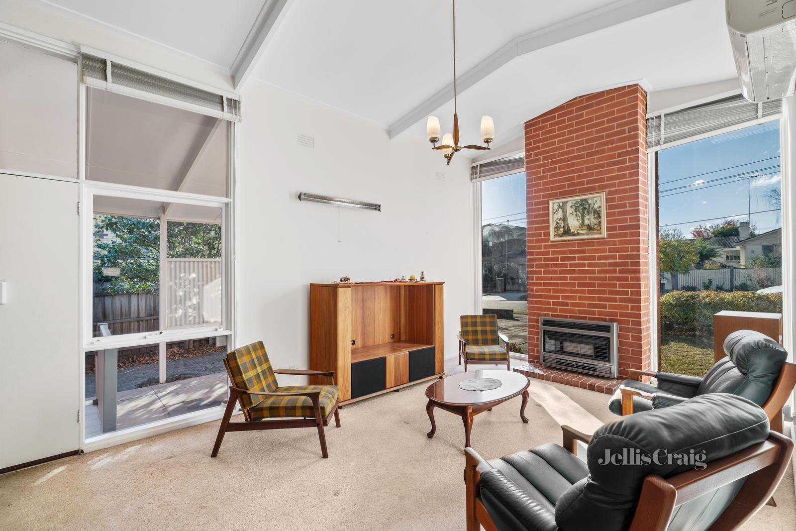 8 Botanic Drive, Glen Waverley image 3
