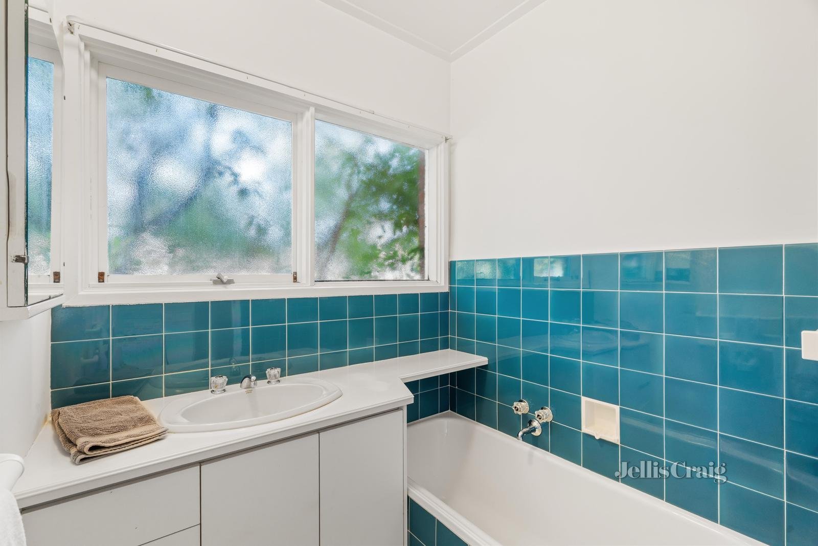 8 Botanic Drive, Glen Waverley image 7