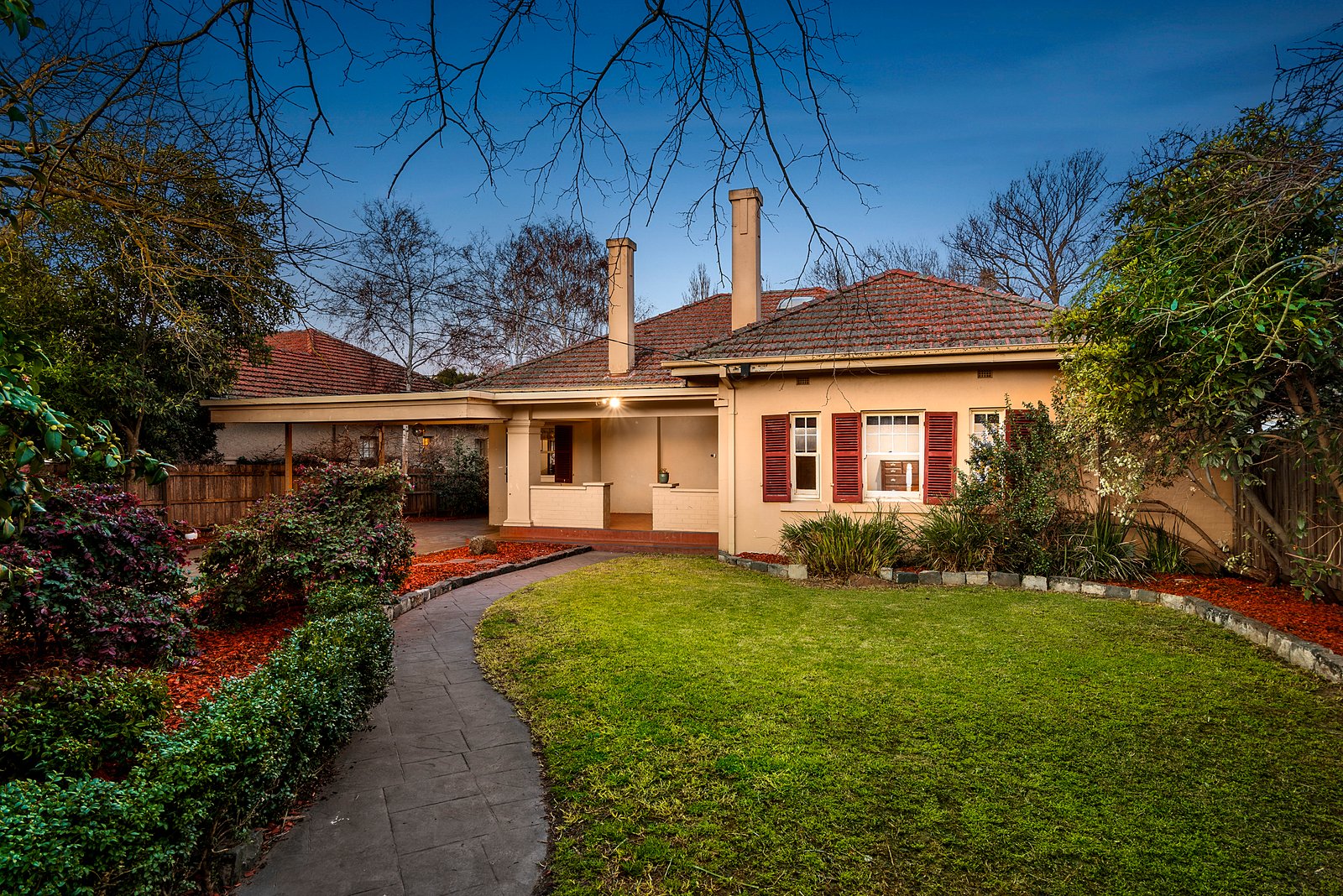 8 Bradford Avenue, Kew RT Edgar