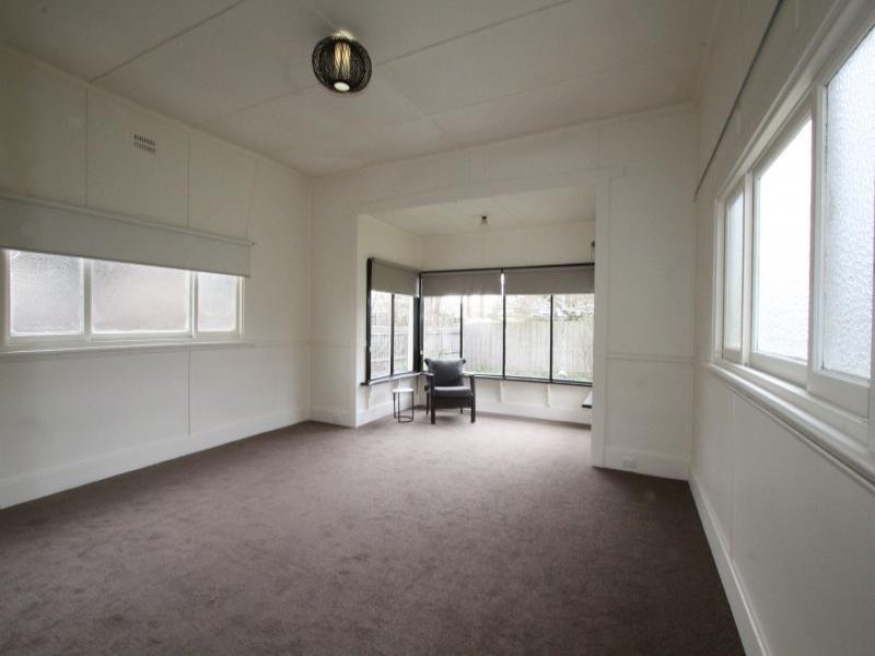 8 Brawn Avenue, Lake Wendouree image 11