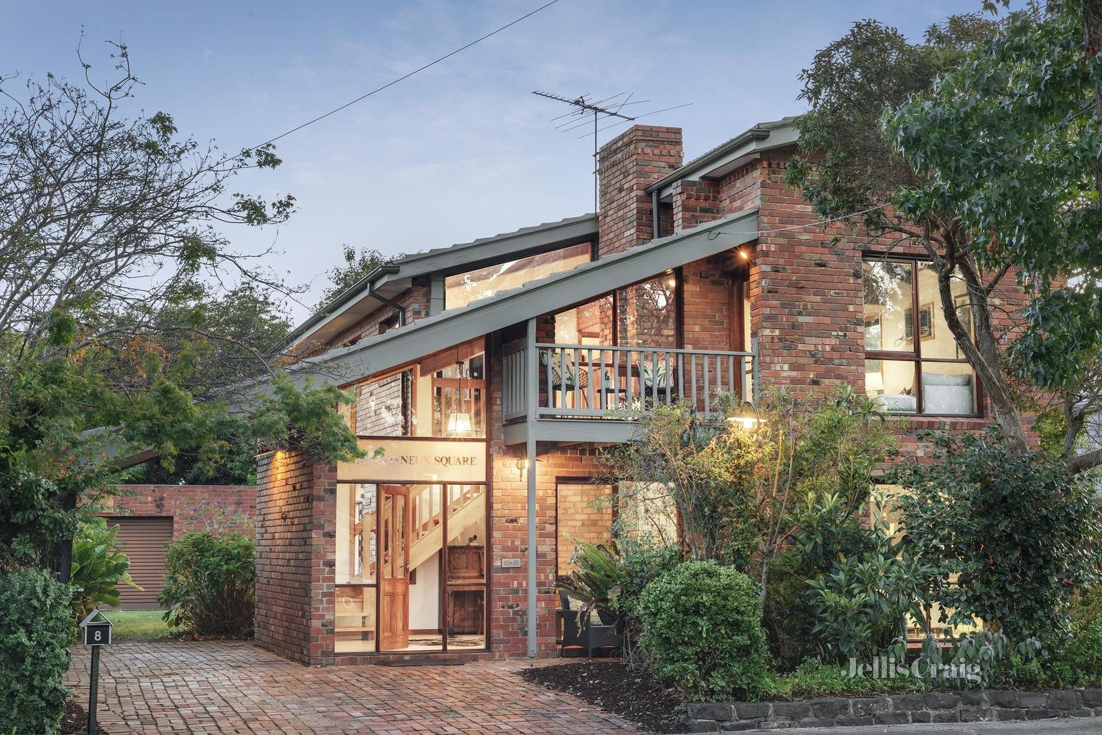 8 Bretonneux Square, Malvern East image 2