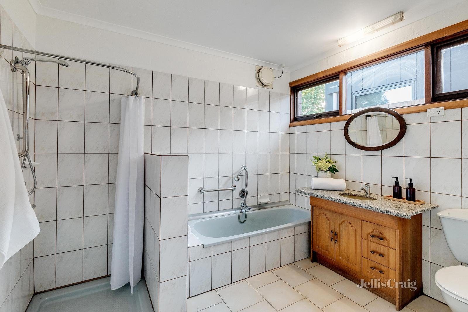 8 Bretonneux Square, Malvern East image 13