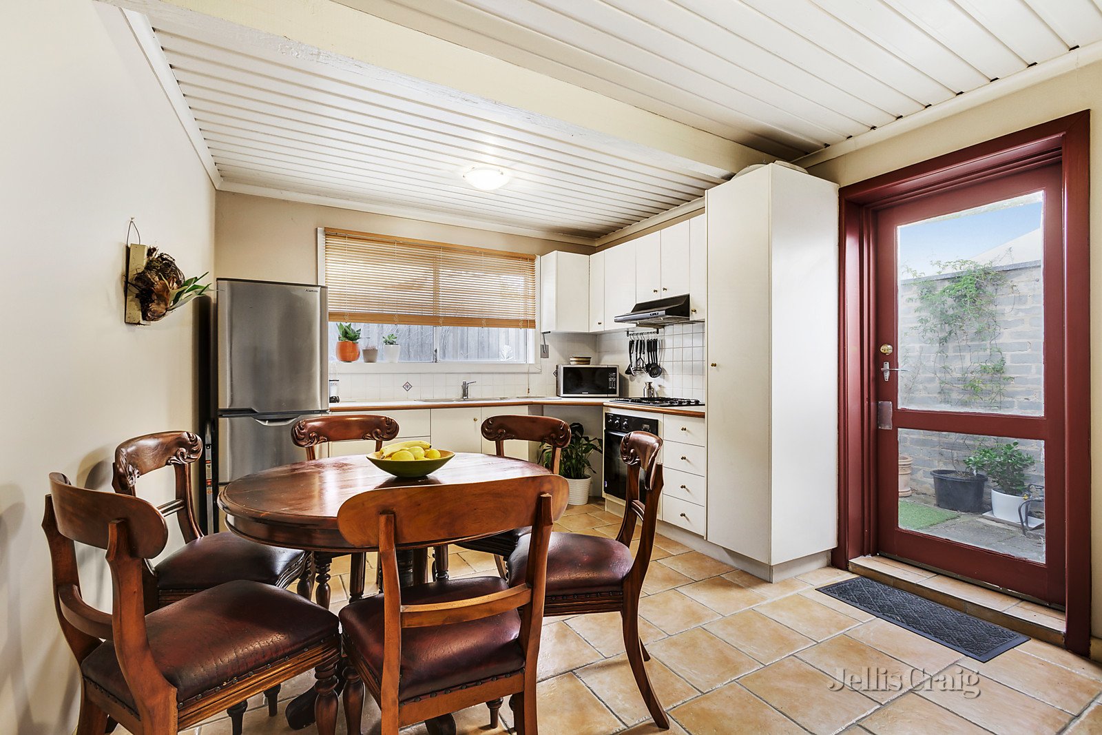 8 Brett Street, Brunswick image 3