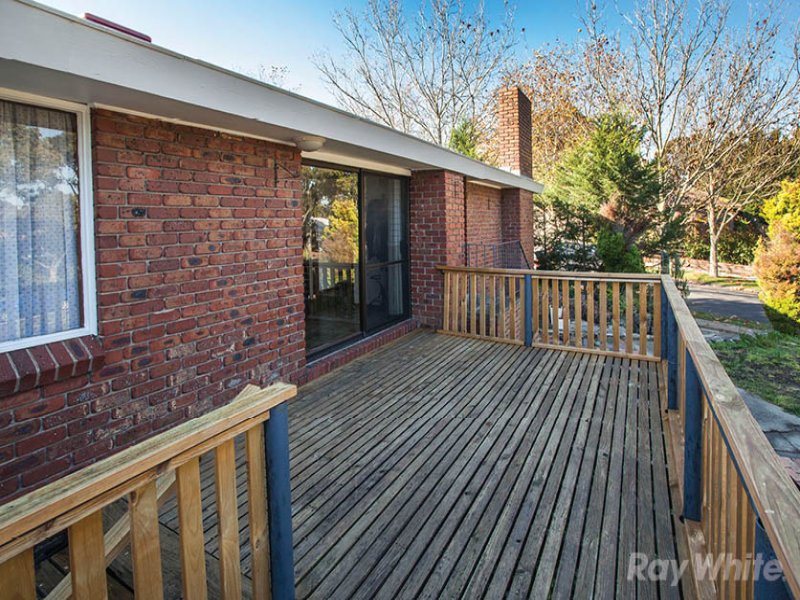 8 Bridgewater Way, Rowville image 2