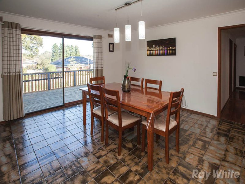 8 Bridgewater Way, Rowville image 4