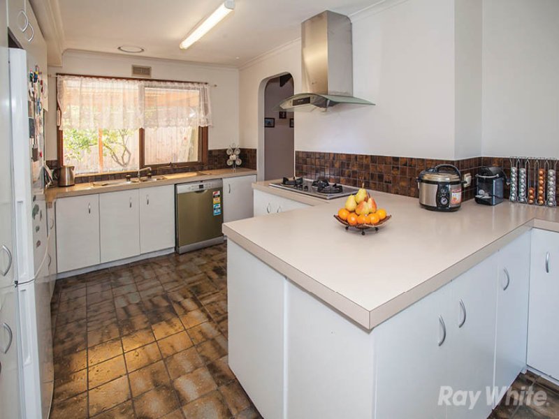 8 Bridgewater Way, Rowville image 5