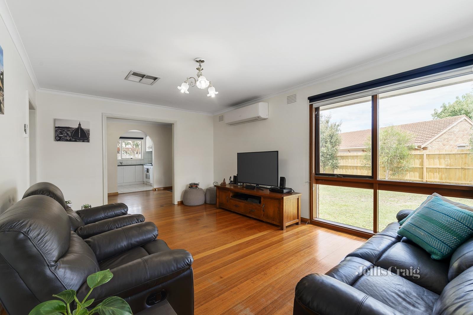 8 Britten Court, Bundoora image 3