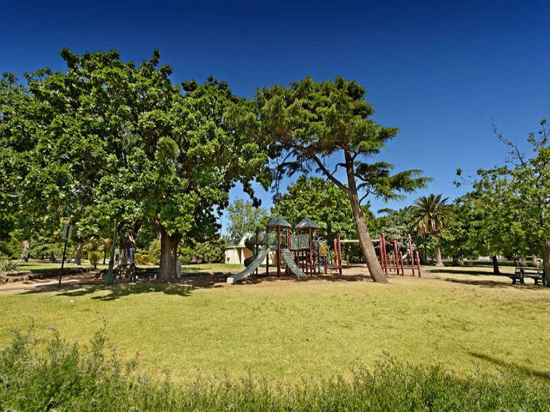 8 Brooke Street, Albert Park image 10