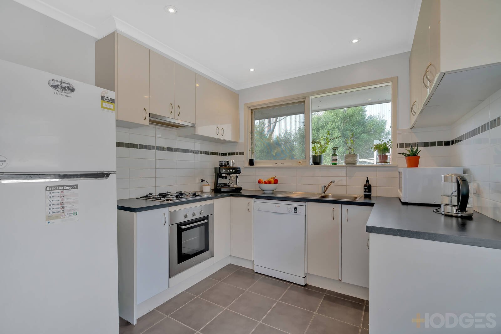 8 Bundora Parade Mentone