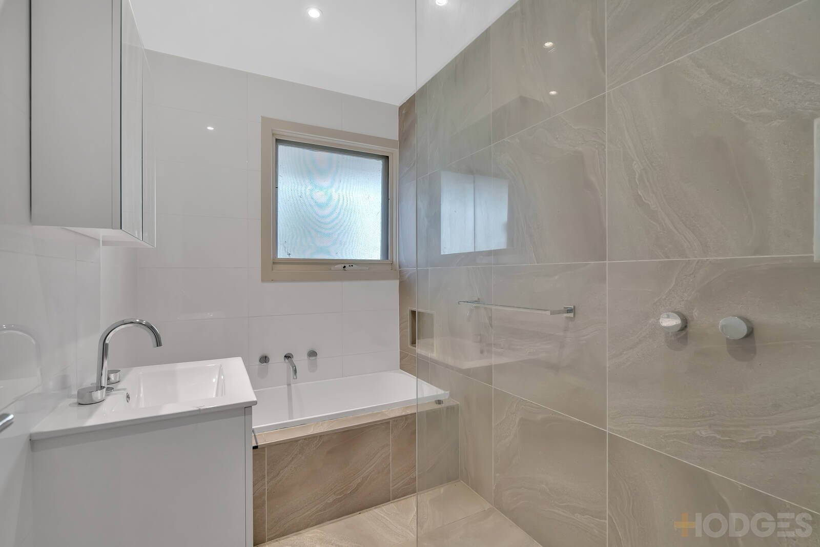 8 Bundora Parade Mentone
