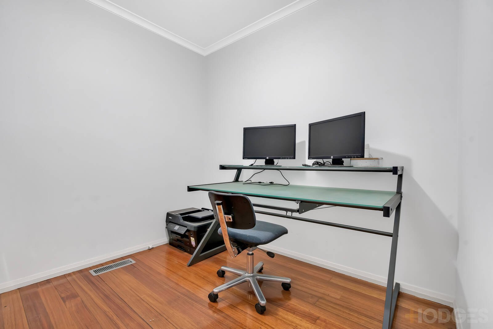 8 Bundora Parade Mentone