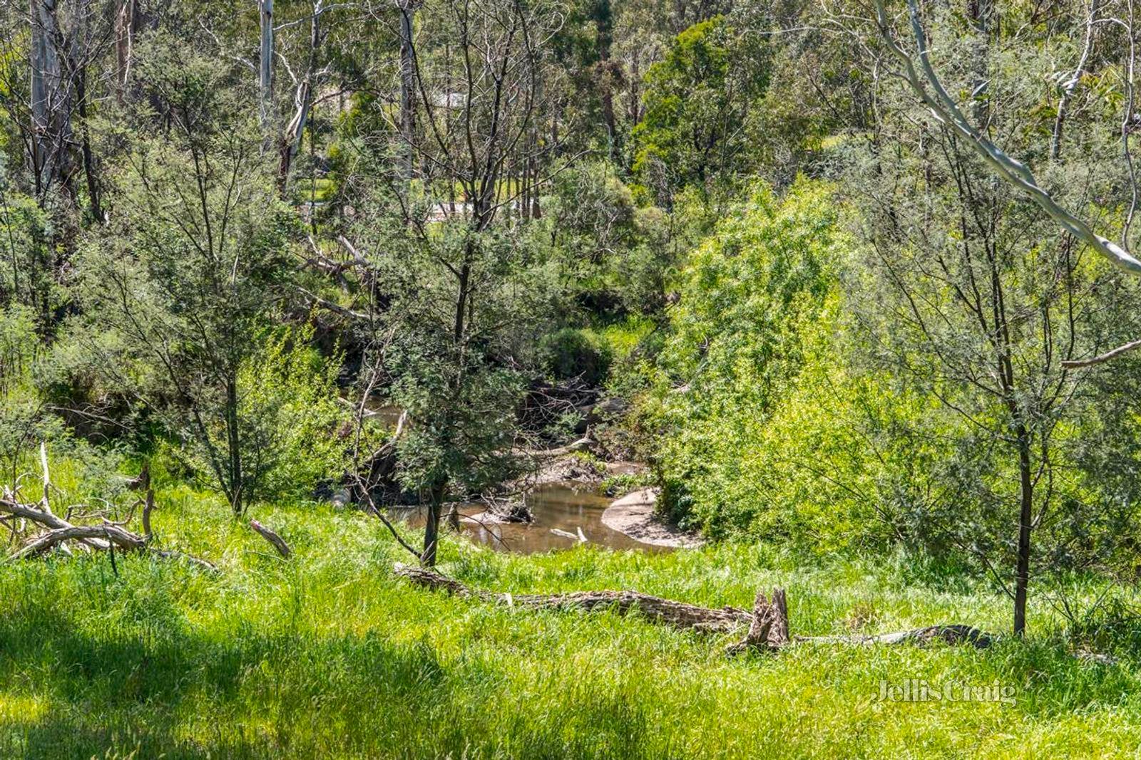 8 Bursaria Rise, Donvale image 6