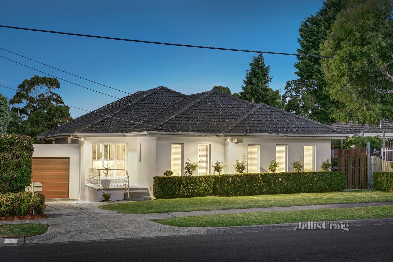 8 Canova Drive, Glen Waverley image 1