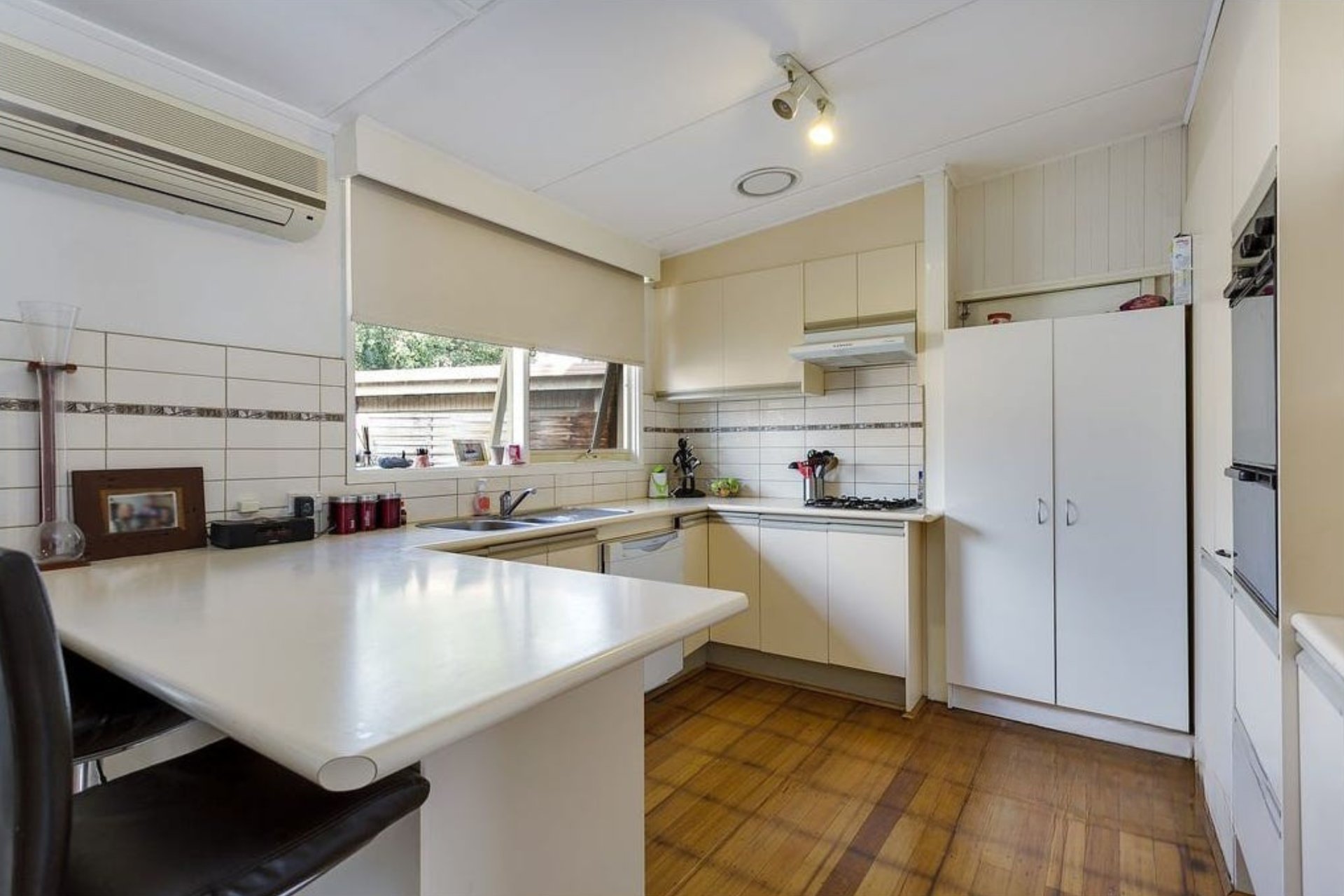 8 Carlyle Street, Croydon image 5