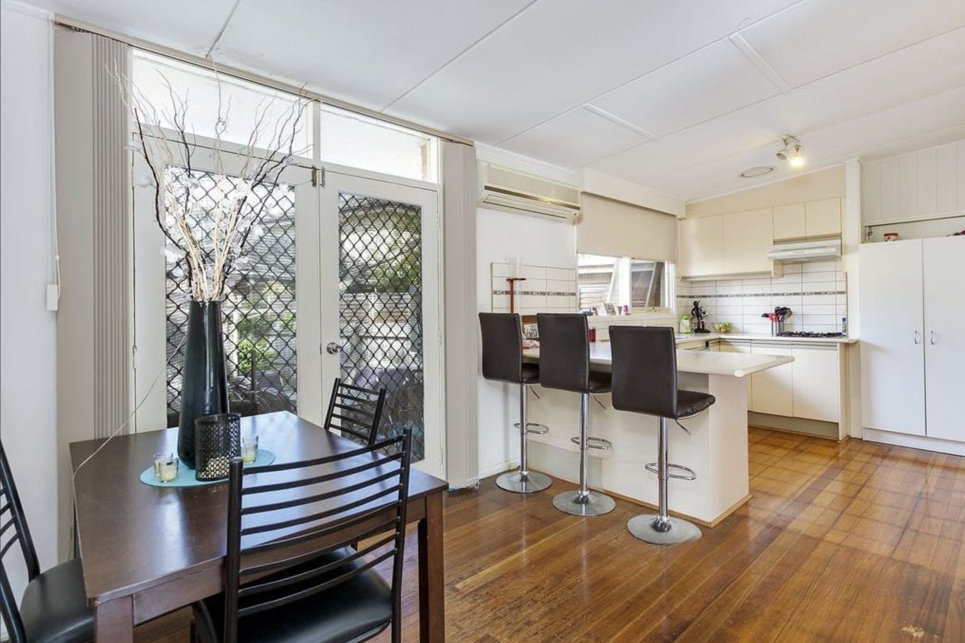 8 Carlyle Street, Croydon image 6