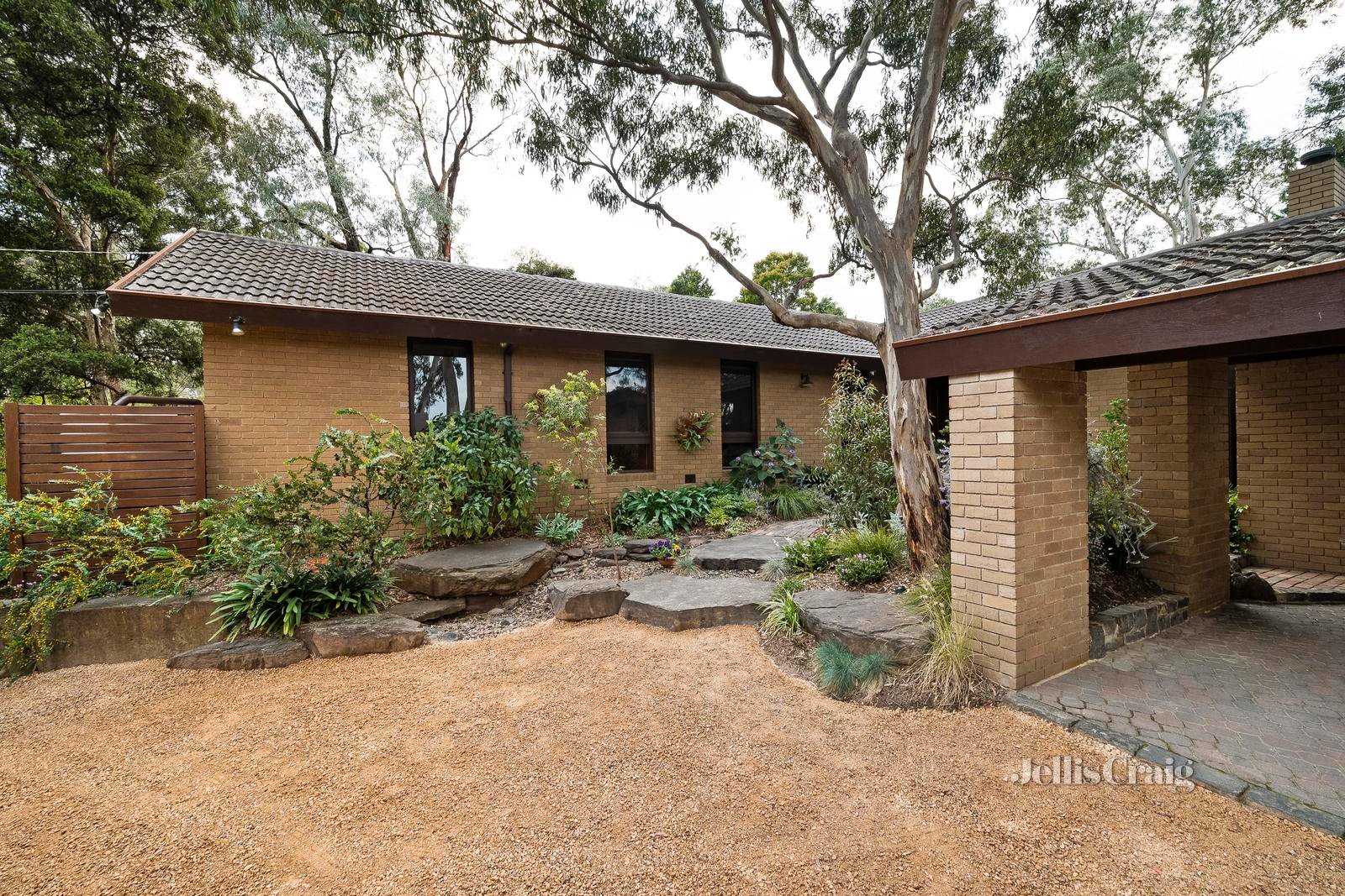 8 Carnon Street, Greensborough image 25