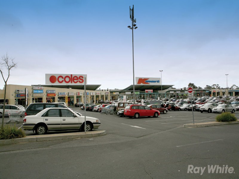 8 Chandler Grove, Burwood image 2