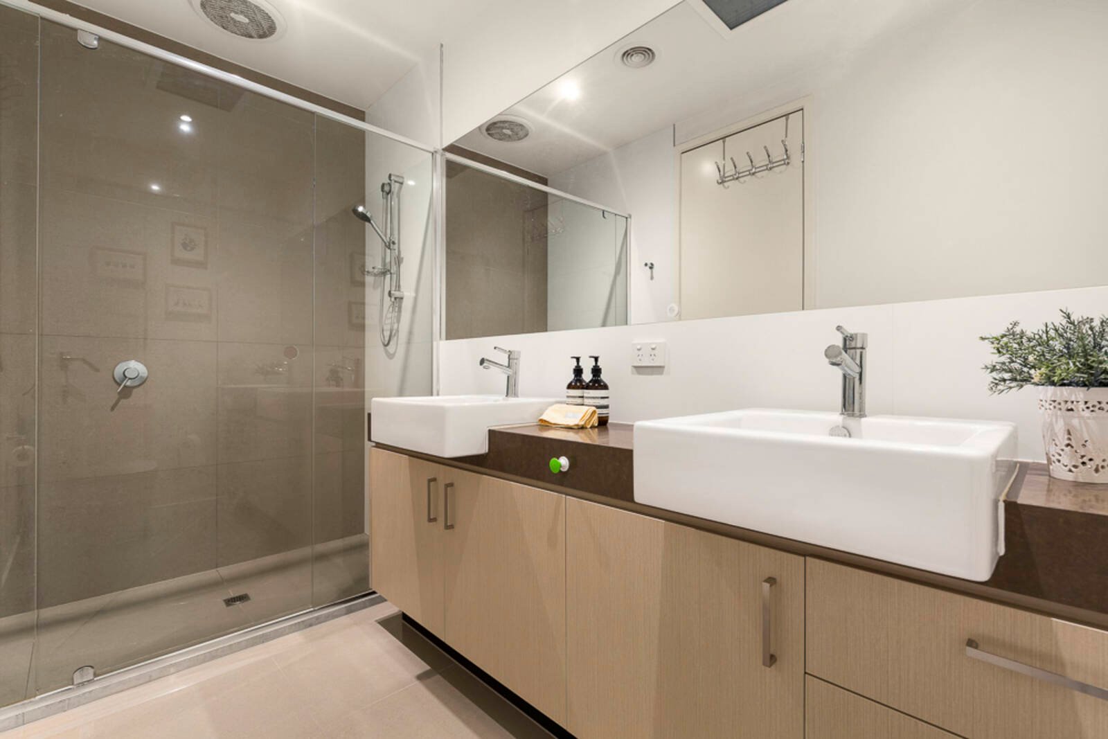 Property Gallery Thumbnail 7