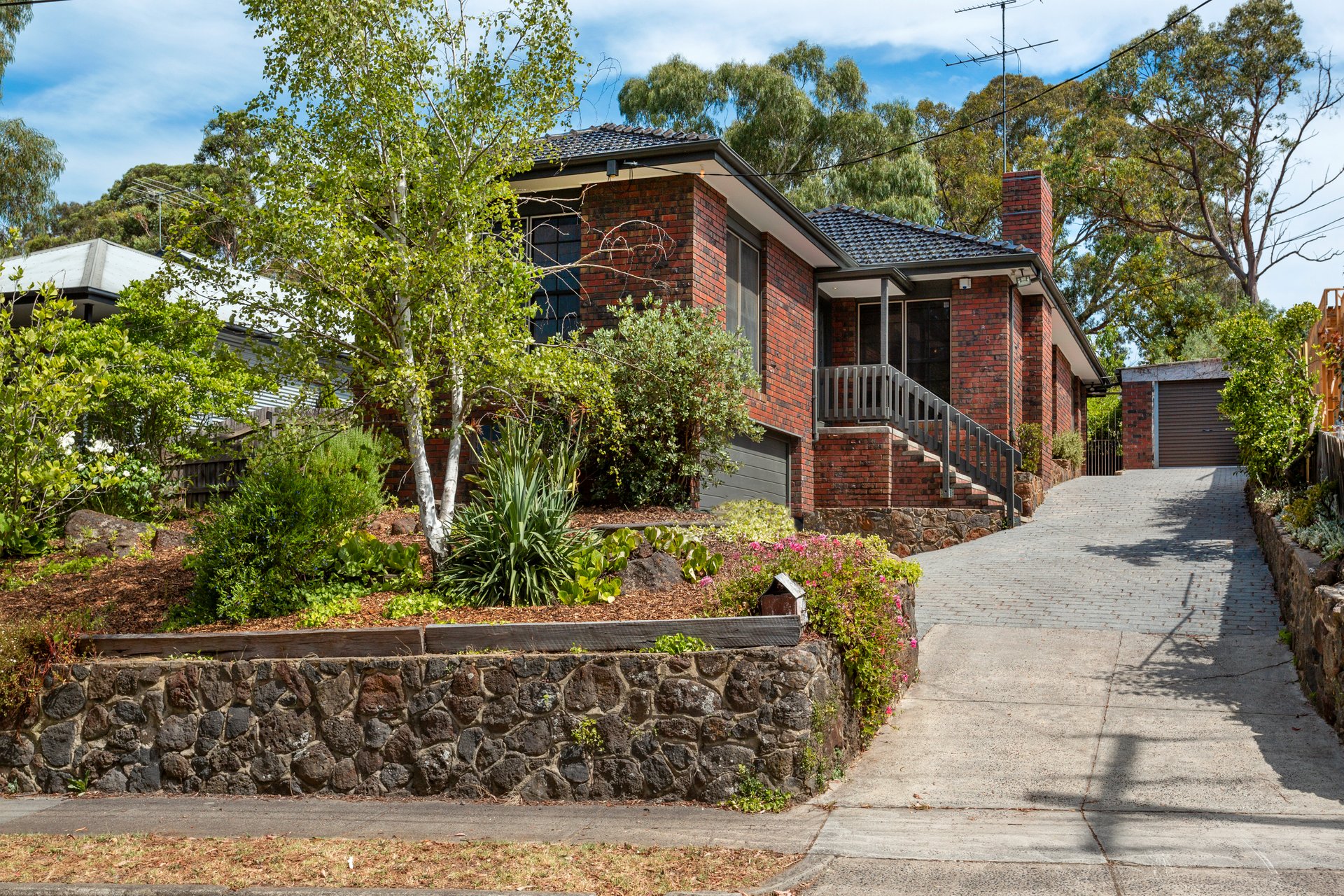 8 Cheverton Road, Lower Plenty image 1