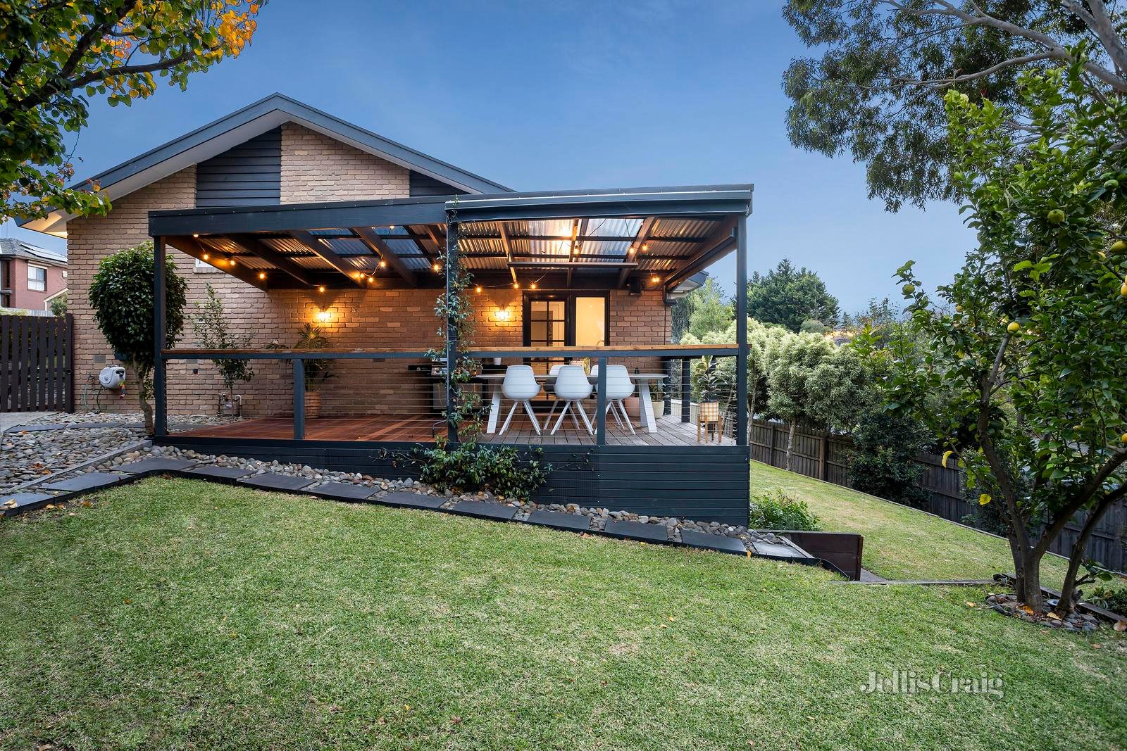 8 Chiswick Court, Templestowe image 2