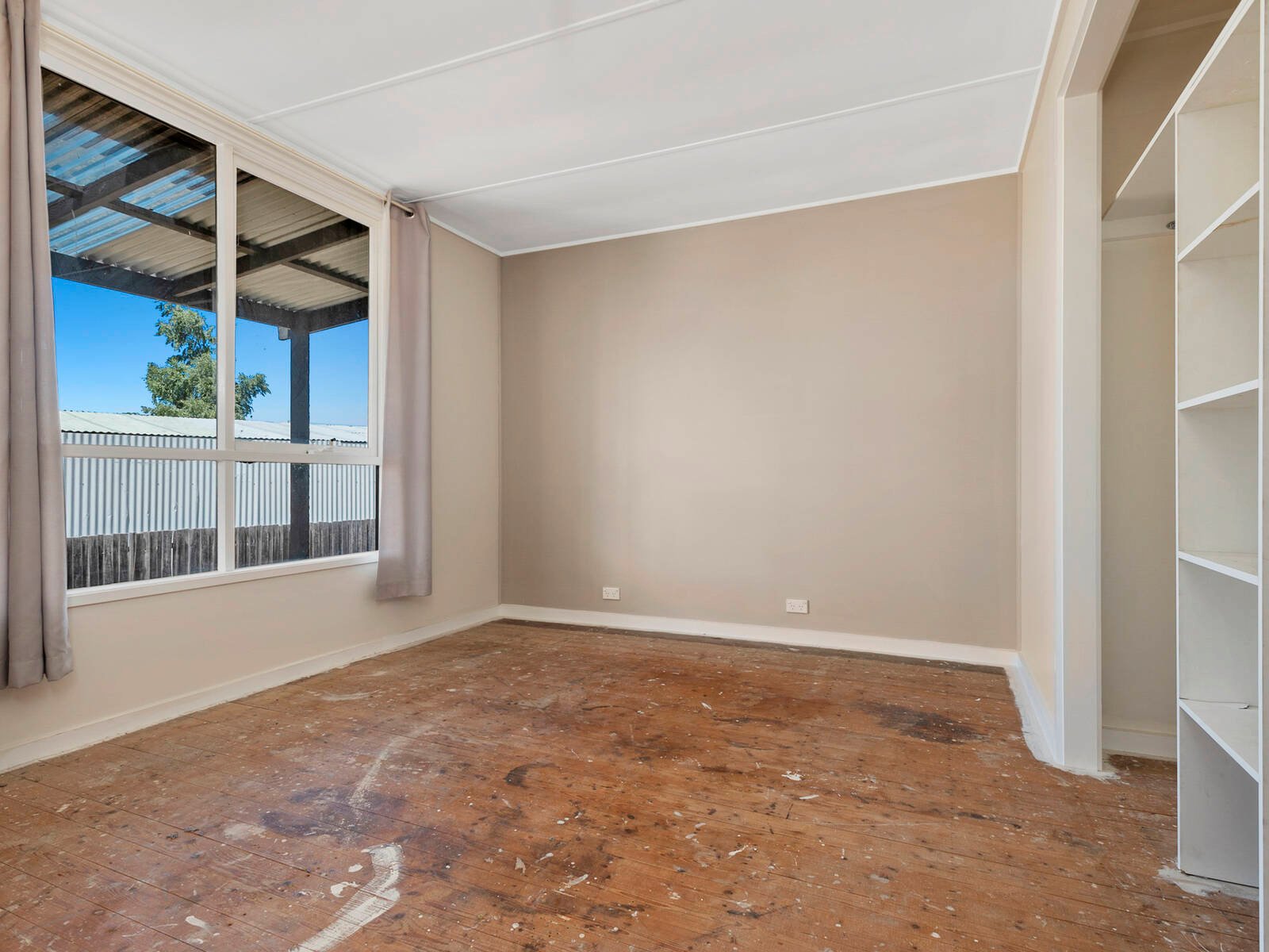 Property Gallery Thumbnail 6