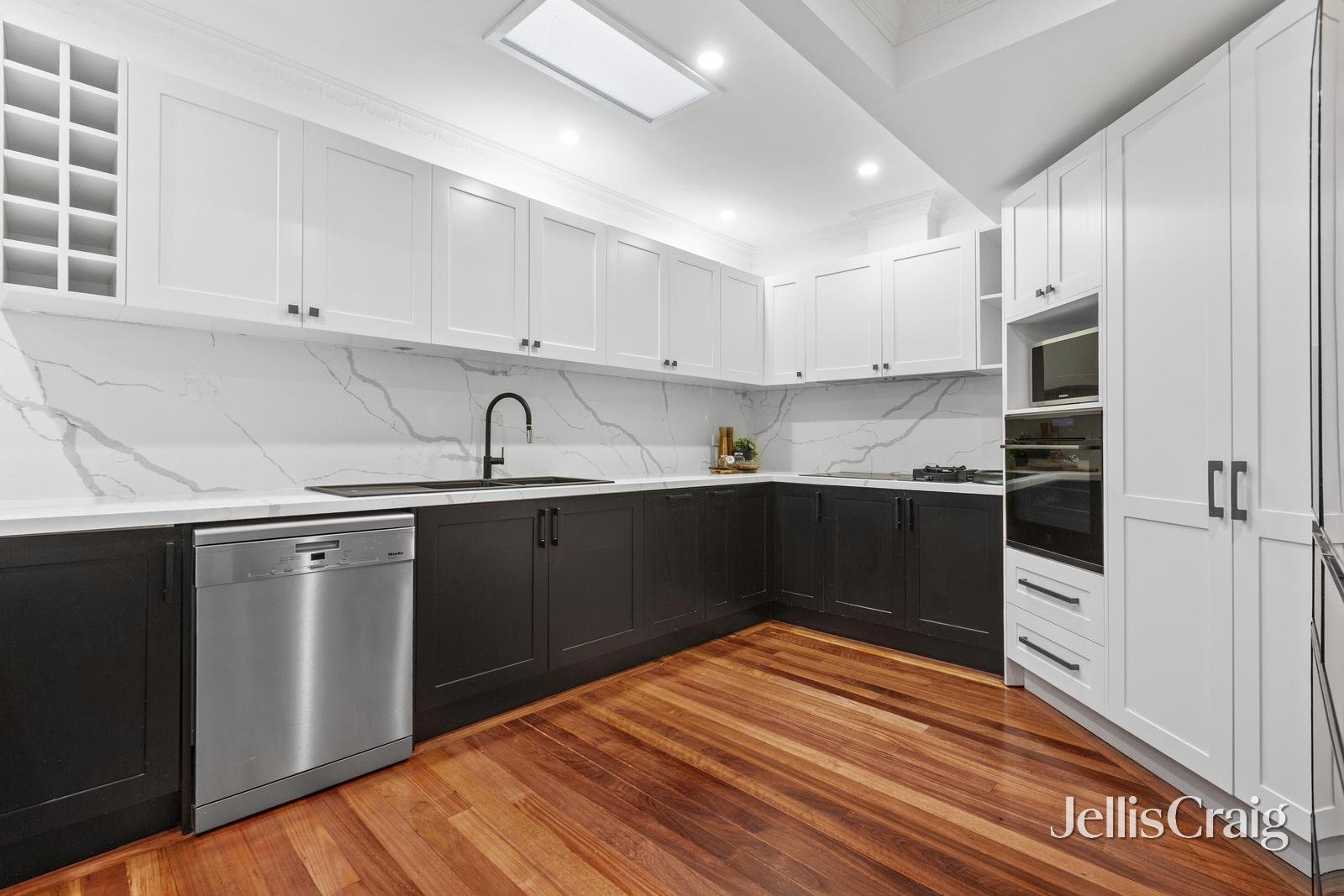 8 Cole Close, Burwood&nbsp;East image 3