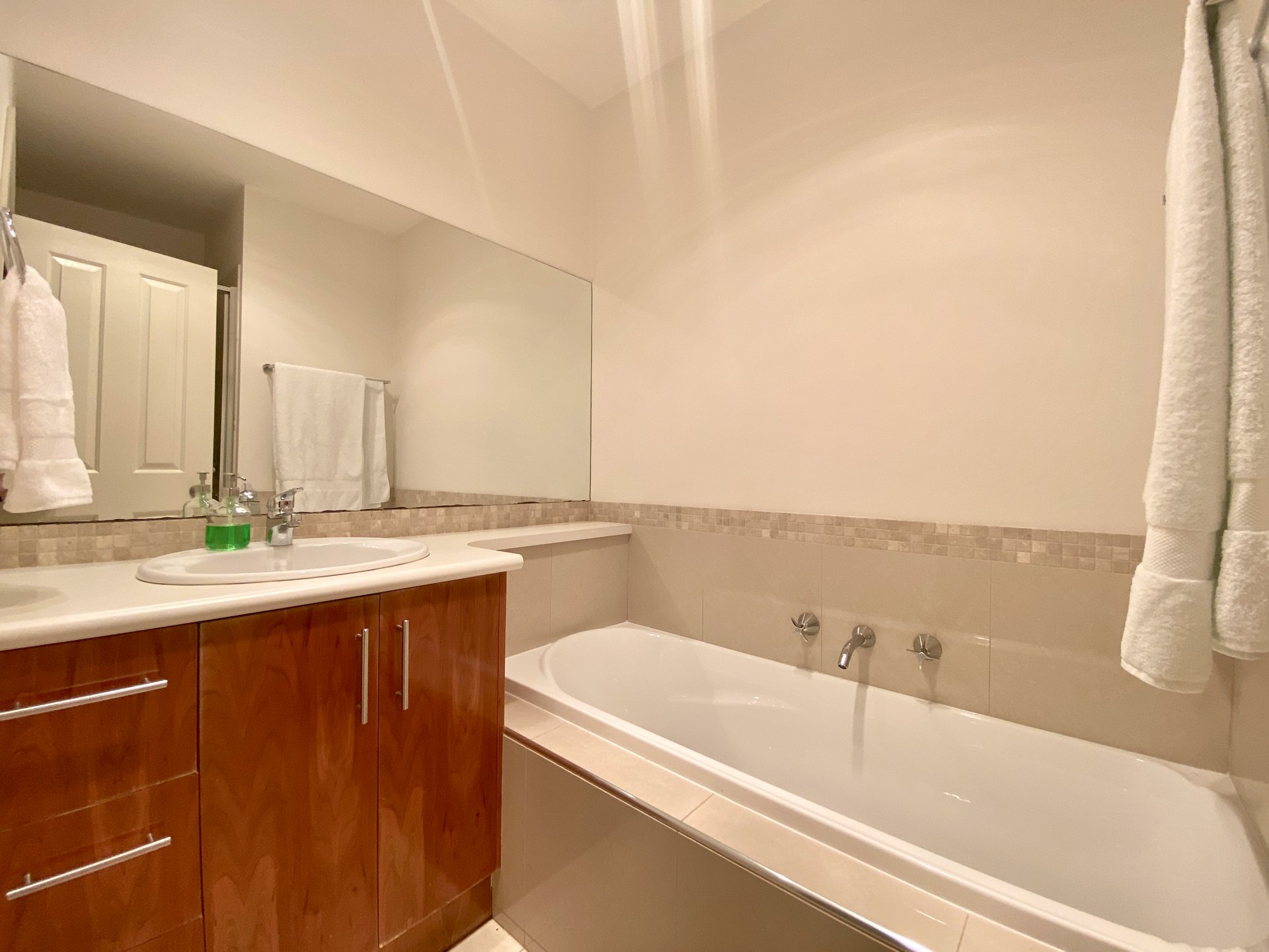 8 Collins Place, Geelong image 15