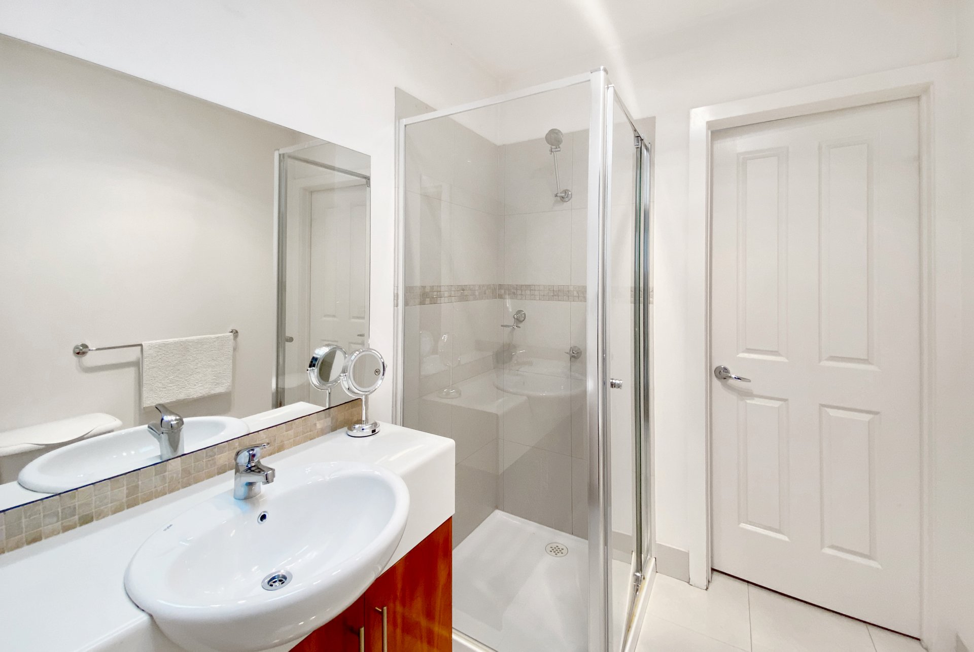 8 Collins Place, Geelong image 7