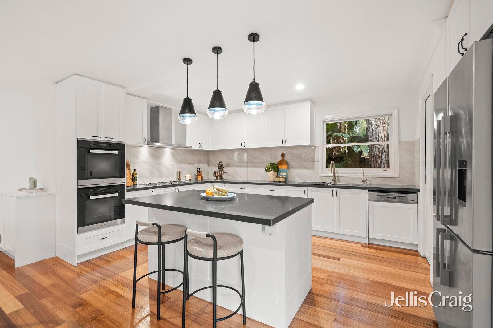 8 Colwyn Court, Donvale image 4
