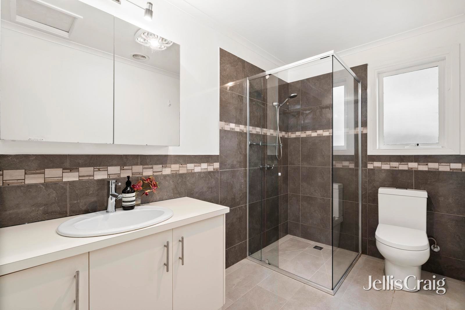 8 Colwyn Court, Donvale image 12