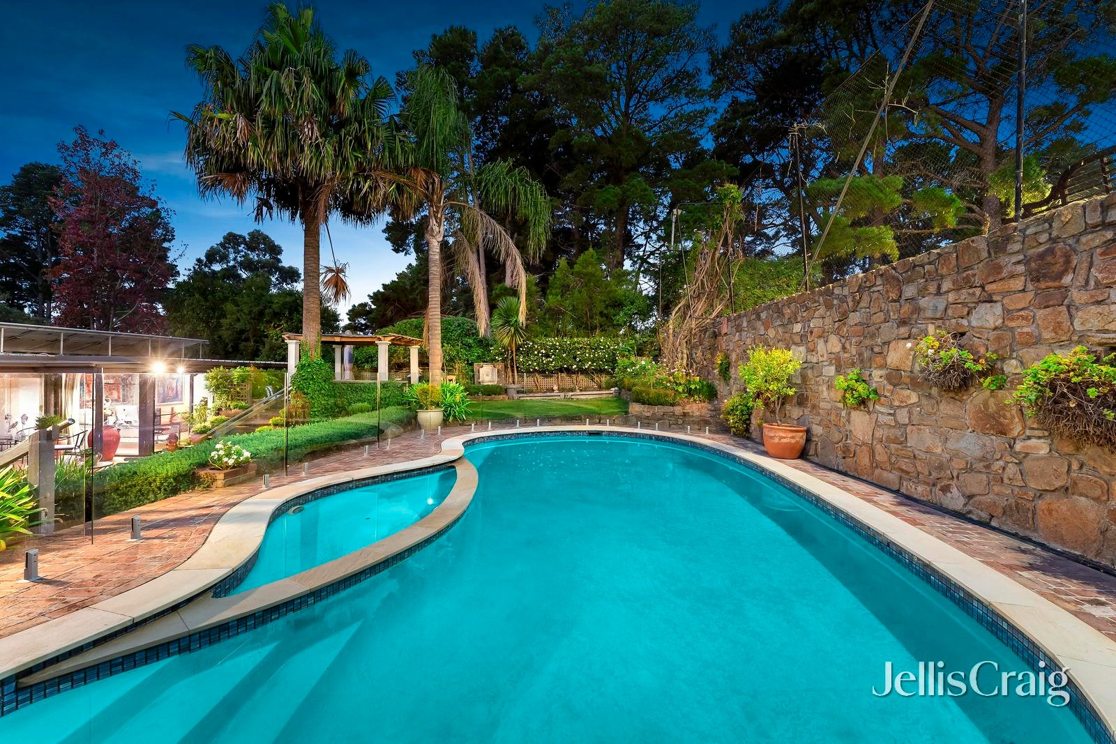 8 Conway Avenue, Donvale image 2