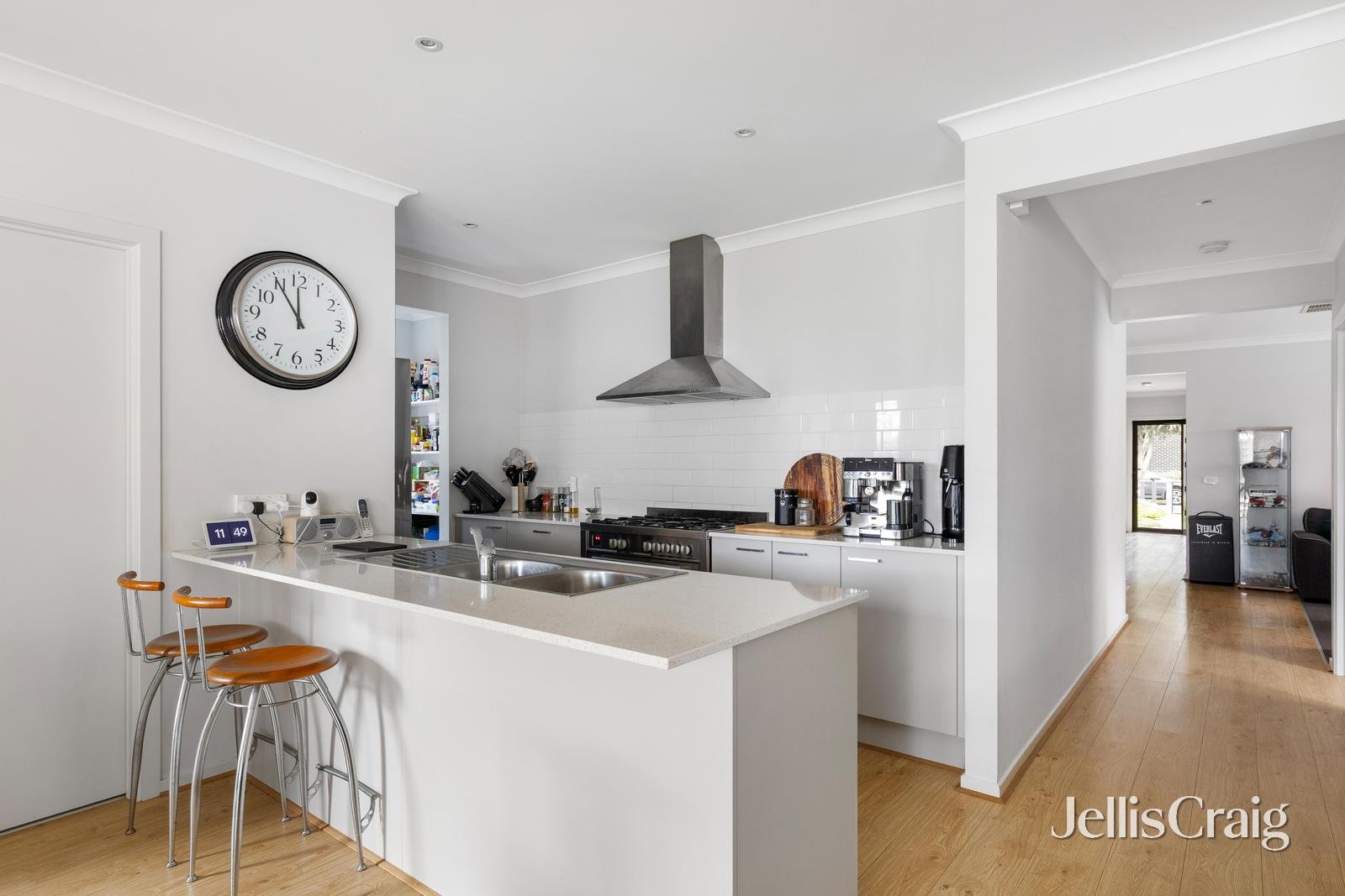 8 Cooma Street, Moorabbin image 3