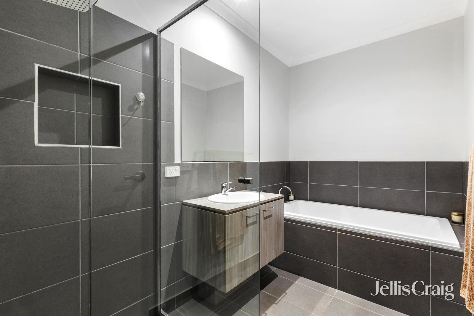8 Cooma Street, Moorabbin image 11