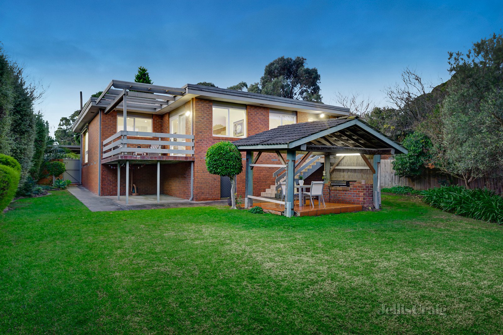 8 Coonawarra Drive, Vermont South image 9