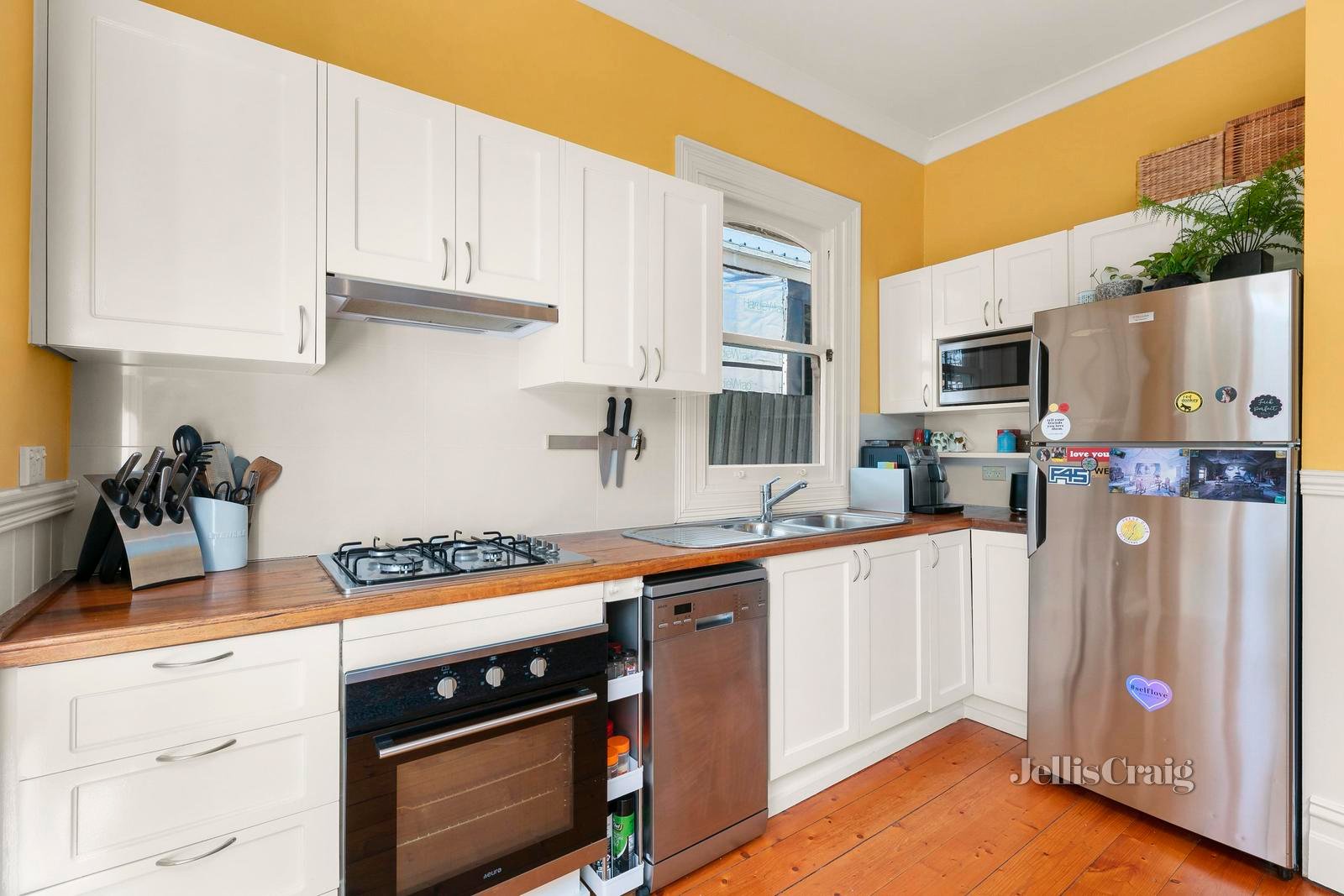 8 Courtis Street, Williamstown image 3