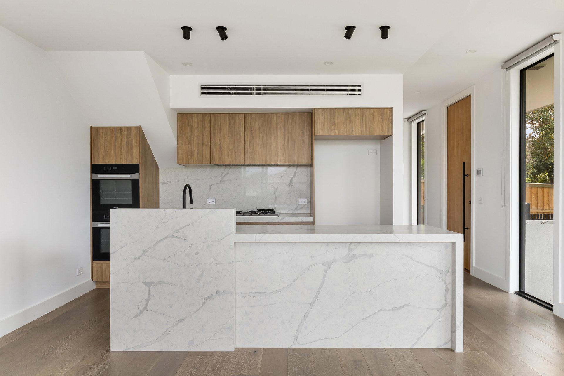 8 Cowra Street, Brighton image 2