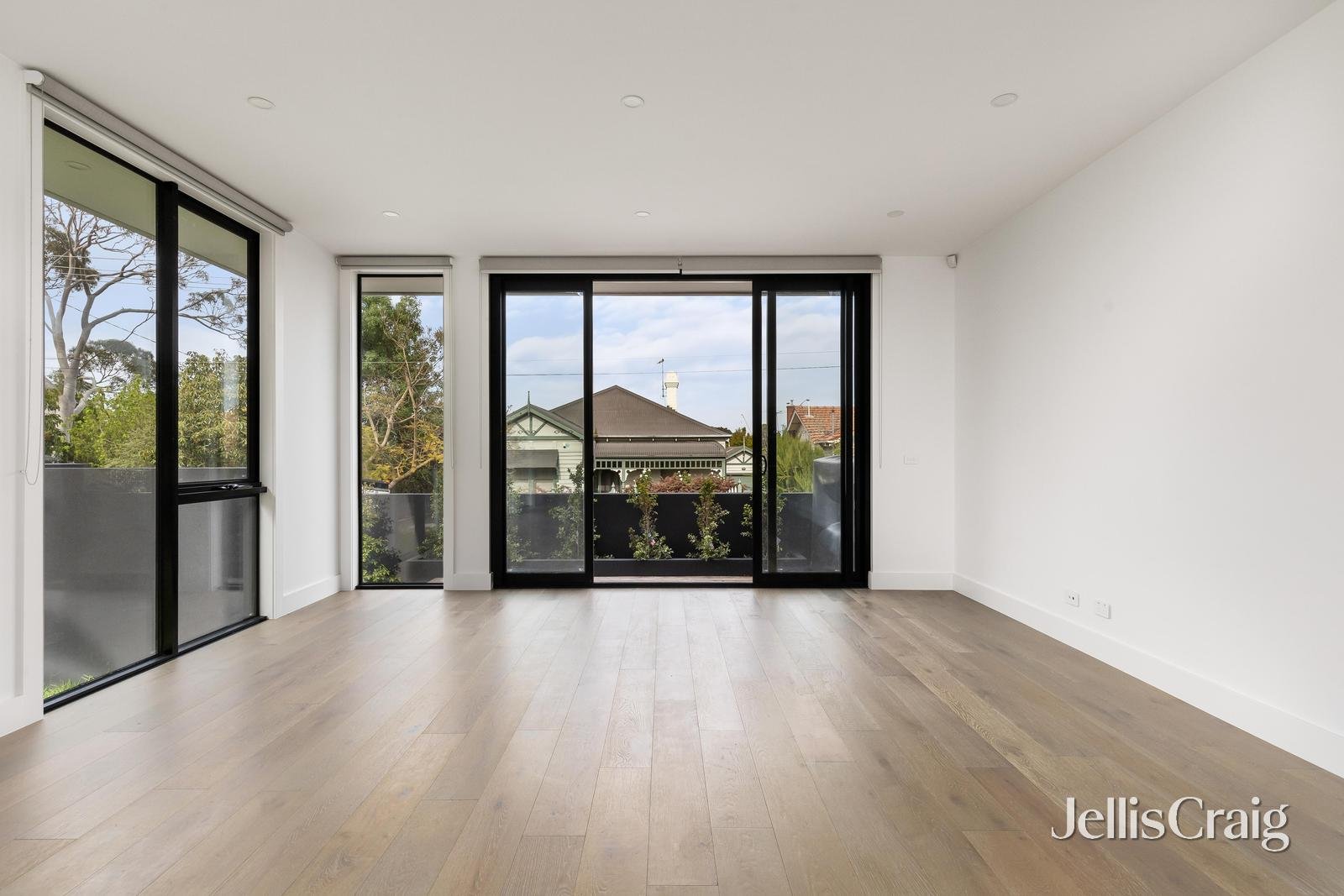 8 Cowra Street, Brighton image 6